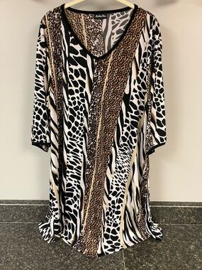 3/$15❤️ southern charm animal print V neck dress xl 16